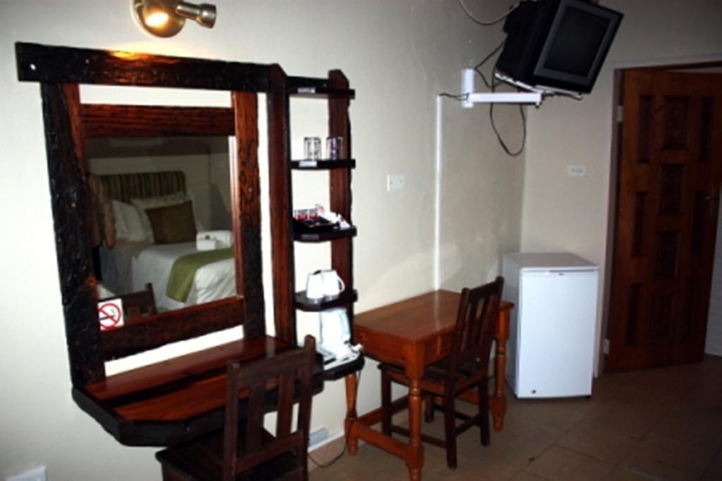 Croc River Lodge Komatipoort Zewnętrze zdjęcie